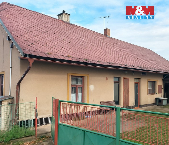 dům a dvorek
