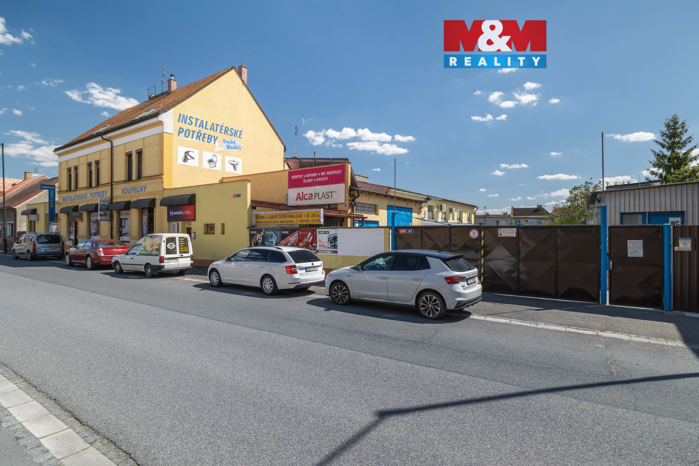 pohled z ulice na prostory