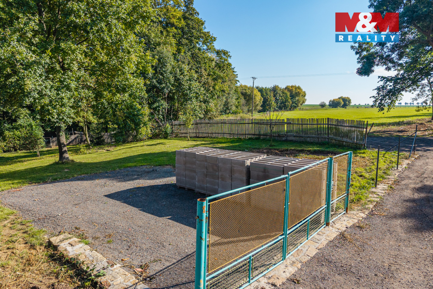 přední část pozemku