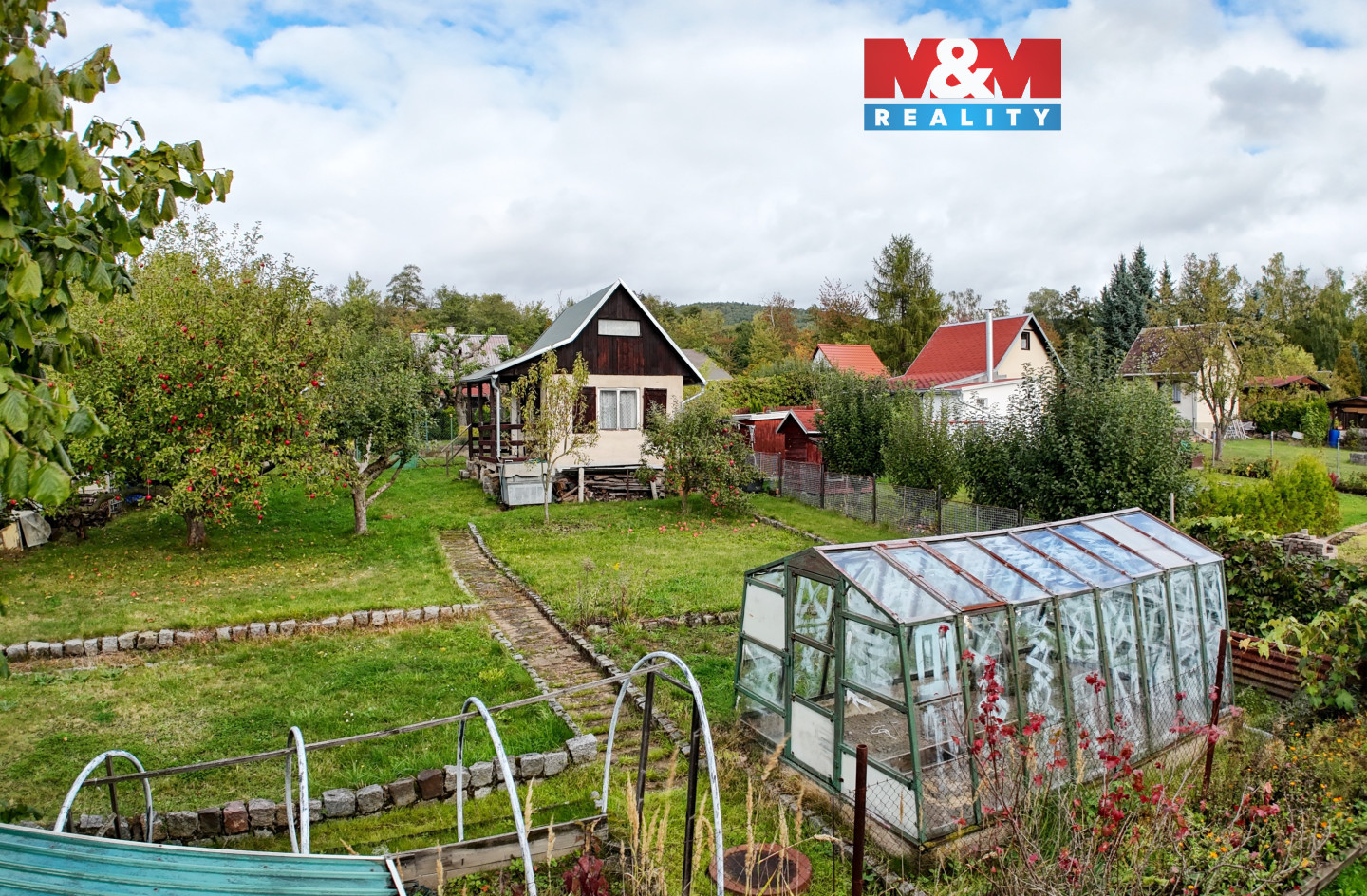 Chata se zahradou