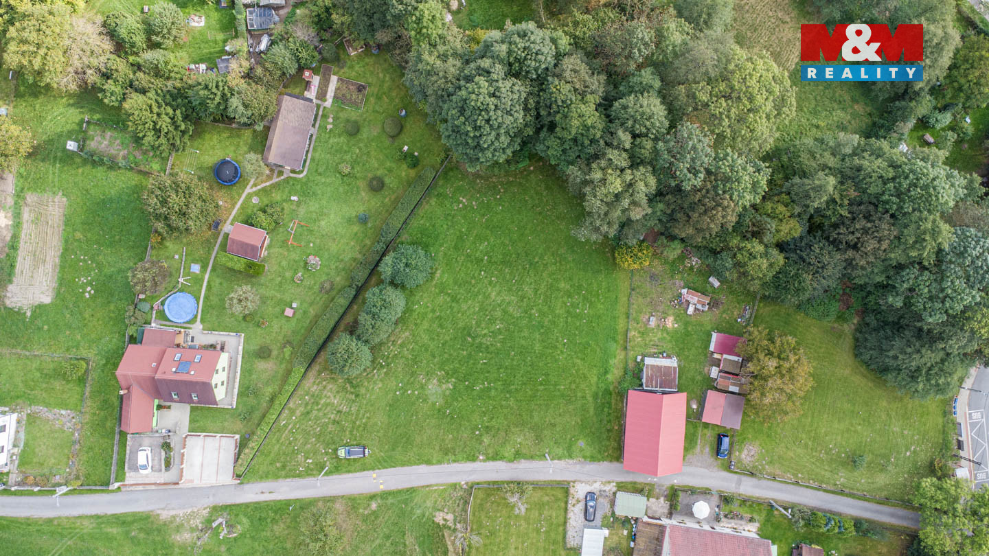 Pohled na pozemek