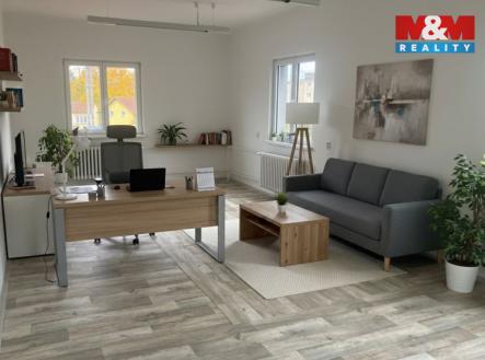 Pronájem kanceláře, 300 m²