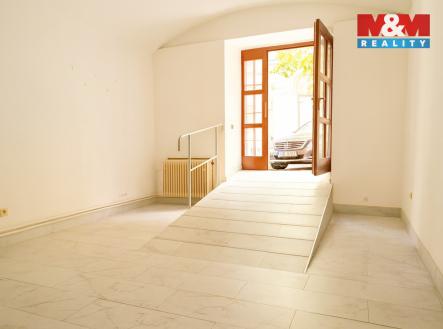 Prodej obchodní prostor, 77 m²