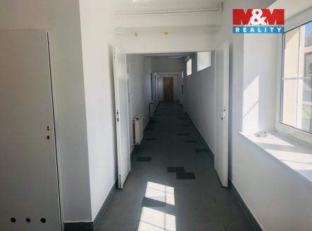 Pronájem kanceláře, 144 m²