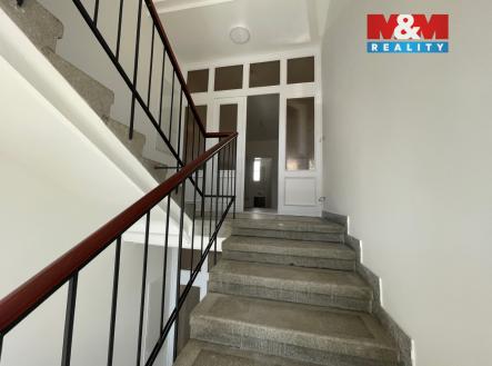 Pronájem obchodní prostor, 200 m²