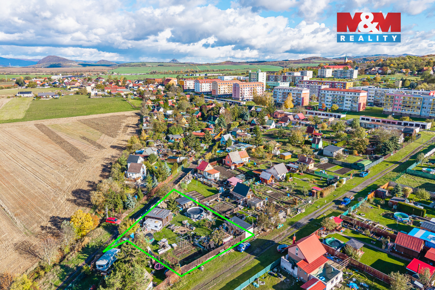 Pohled na zahradu a okolí