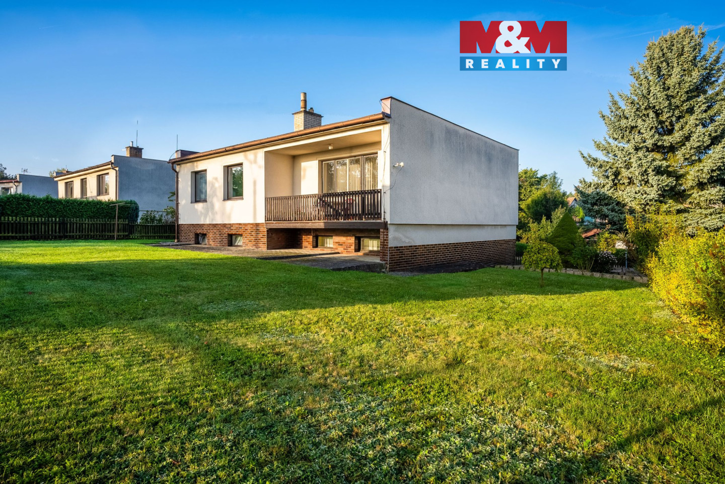 Pohled na dům od zahrady.jpg