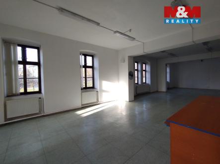 Pronájem obchodní prostor, 400 m²