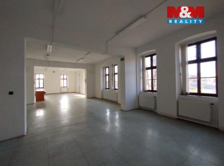 Pronájem obchodní prostor, 400 m²