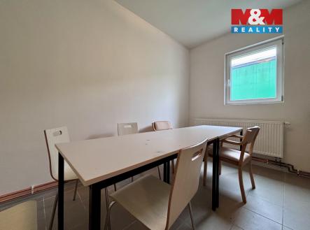 Pronájem skladovací prostor, 650 m²