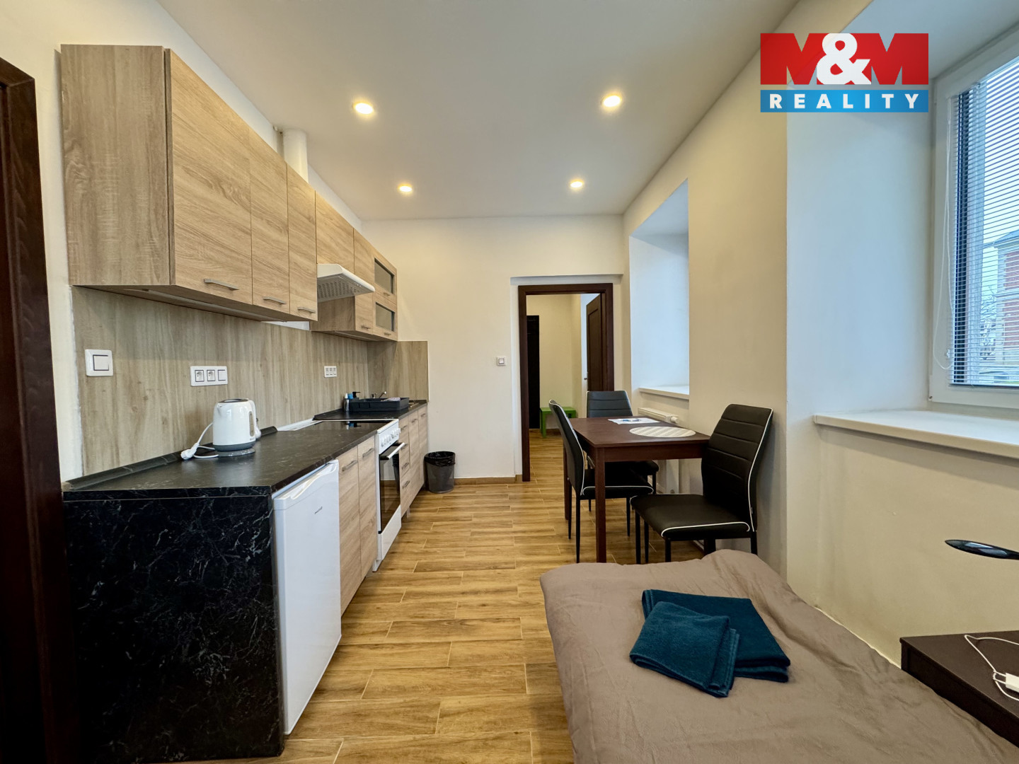 Kuchyňský kout s jídelnou a obývacím pokojem