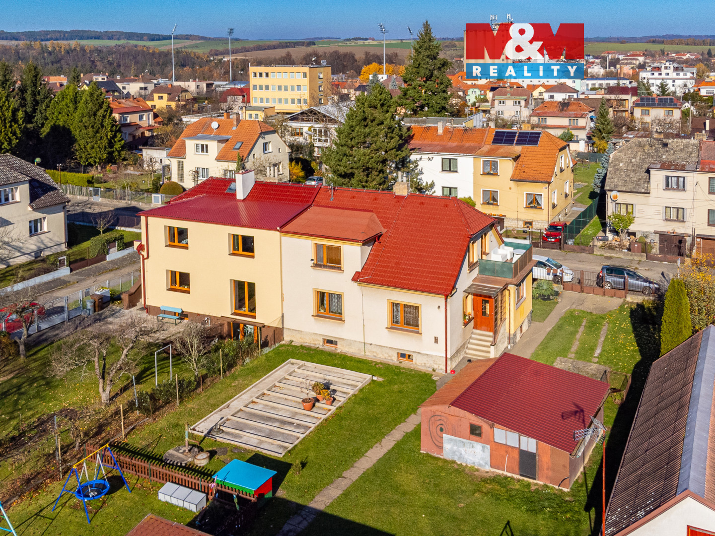 RODINNY DUM VLASIM DRON.jpg