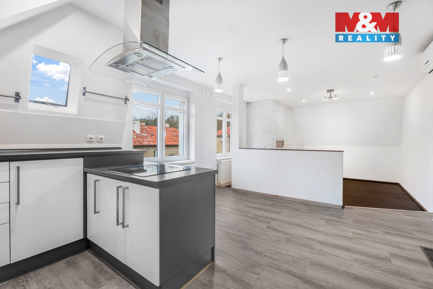 kuchyně s obývacím pokojem