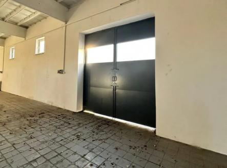 Pronájem skladovací prostor, 350 m²
