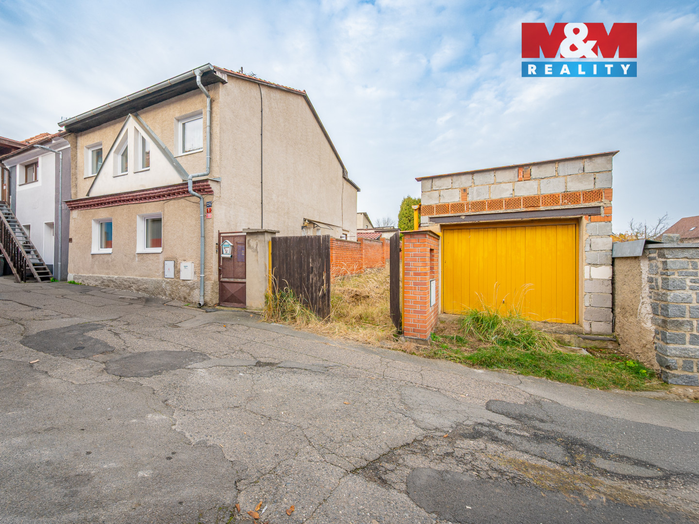 POZEMEK S GARAZI SEDLCANY-14.jpg