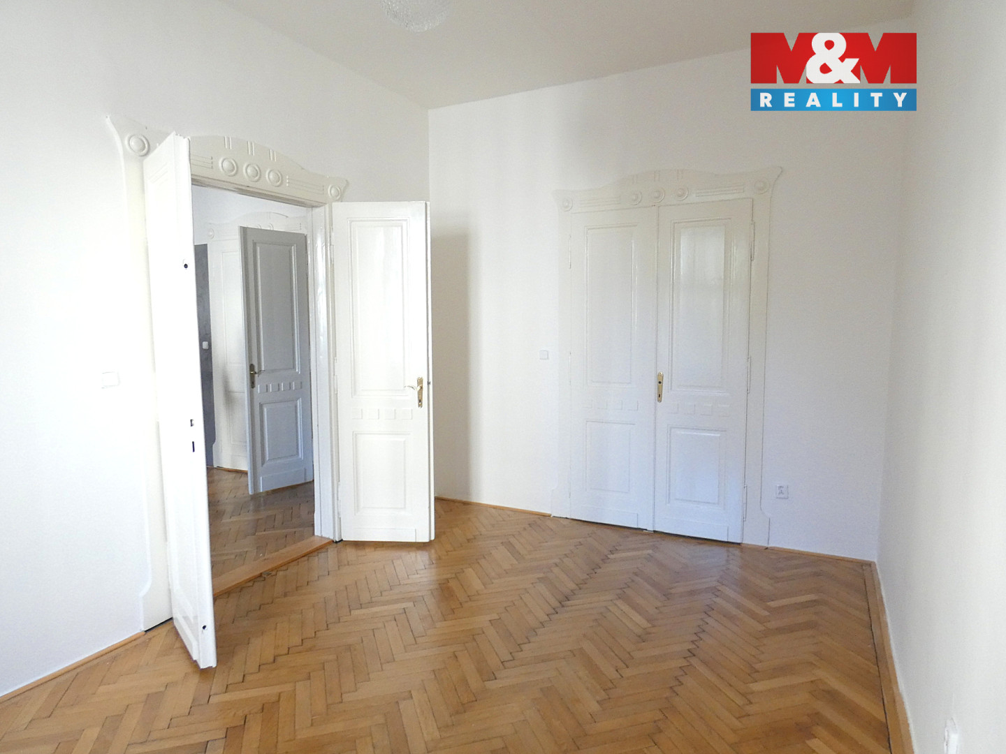 če- bílá zadní 2 - kopie.jpg