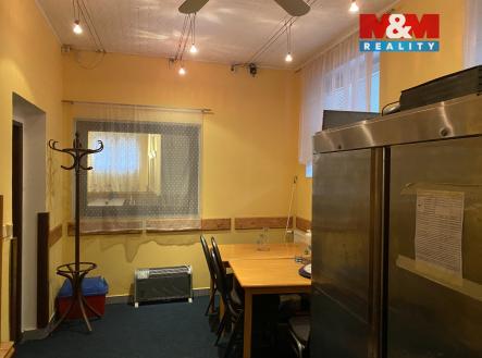 Pronájem obchodní prostor, 200 m²