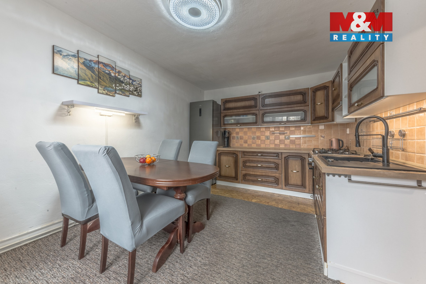 Kuchyně s jídelním koutem 