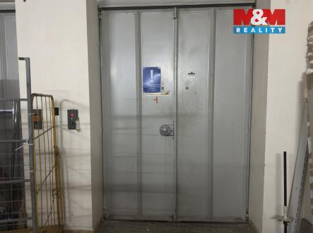 Pronájem obchodní prostor, 2 000 m²