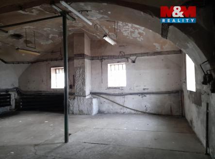 Pronájem skladovací prostor, 379 m²