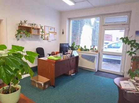 Pronájem obchodní prostor, 140 m²