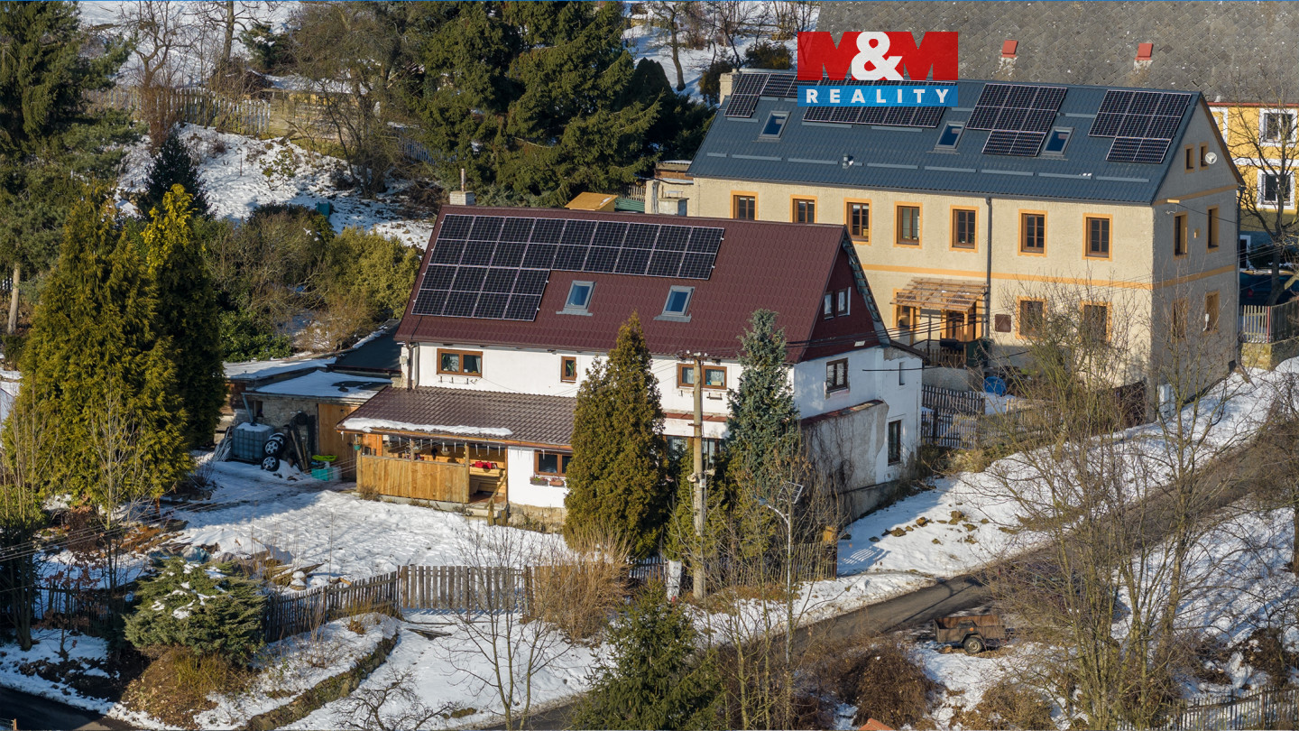 Pohled na dům a okolí