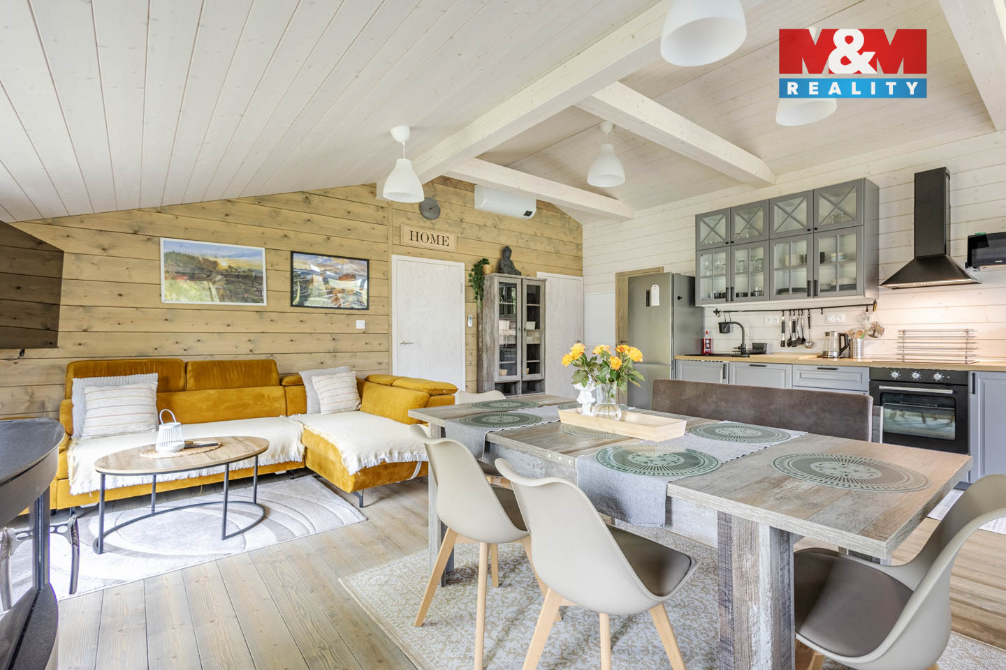 kuchyň s obývacím pokojem