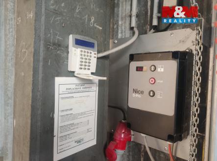 Pronájem skladovací prostor, 383 m²