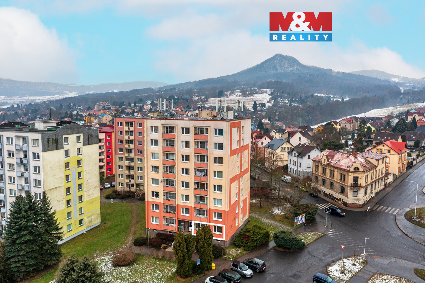 Pohled na dům a okolí