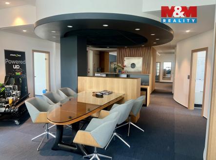 Pronájem kanceláře, 860 m²