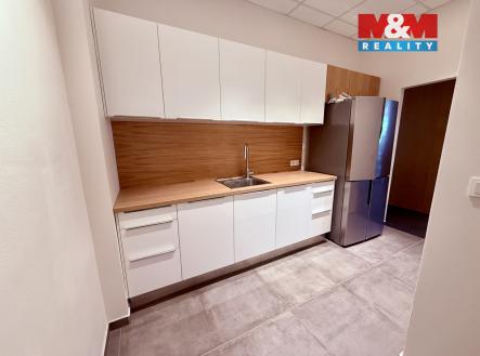 Pronájem kanceláře, 860 m²