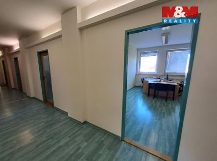 Pronájem kanceláře, 200 m²