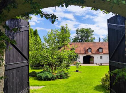 Prodej hotel, 1 740 m²