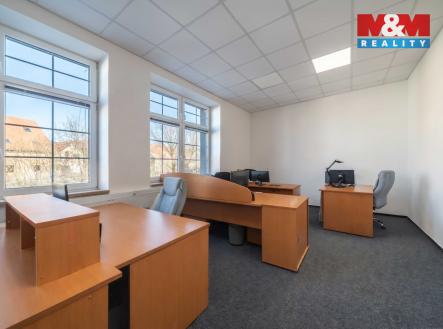 Pronájem kanceláře, 396 m²