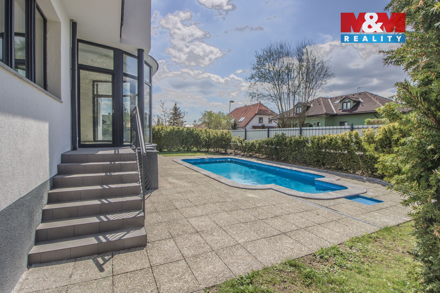 Vila Lipová, terasa a bazén