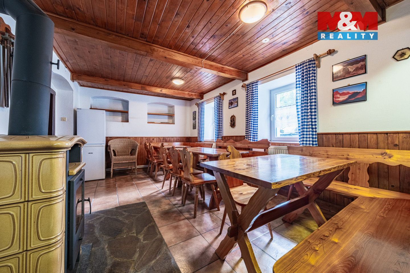 společenská místost