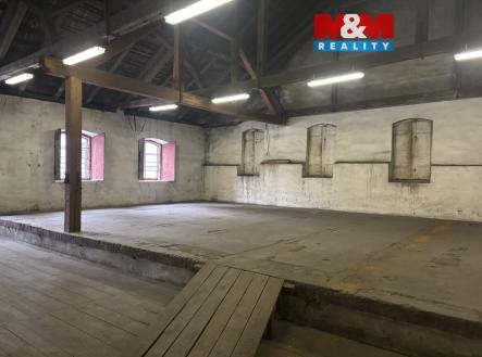 Pronájem skladovací prostor, 692 m²