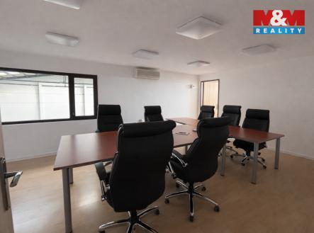 Pronájem skladovací prostor, 660 m²