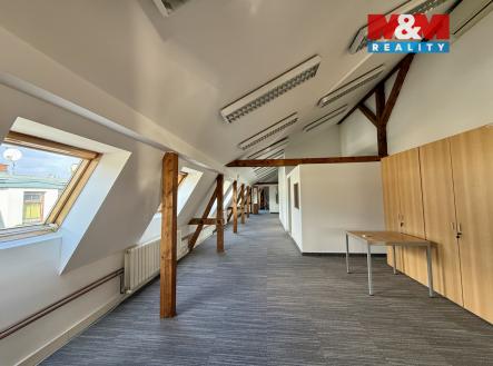 Pronájem kanceláře, 275 m²