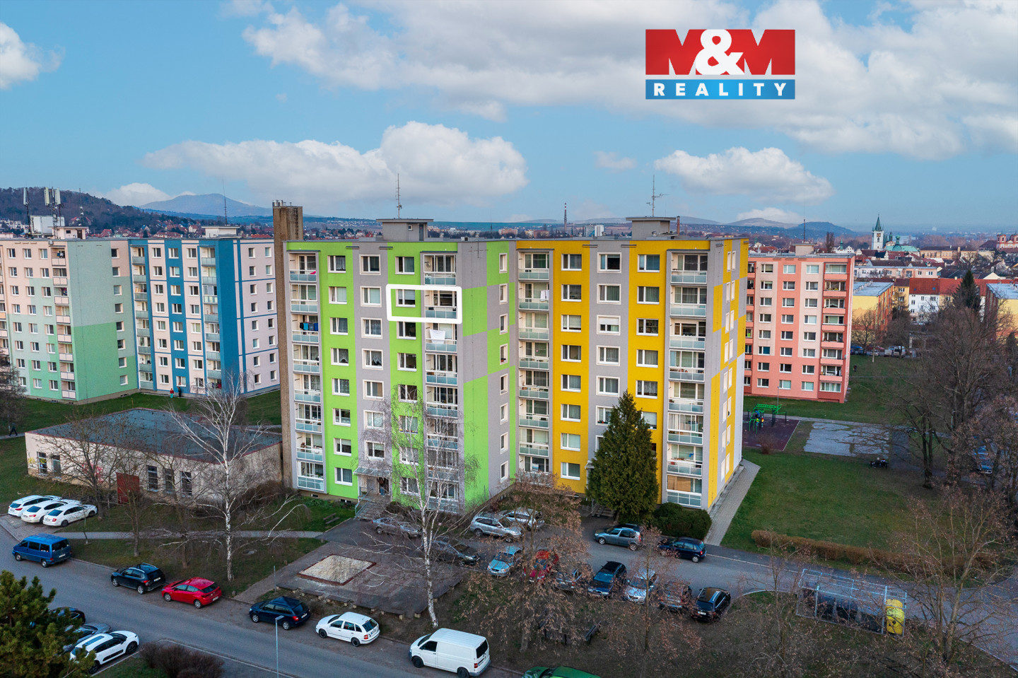 Pohled na dům a okolí