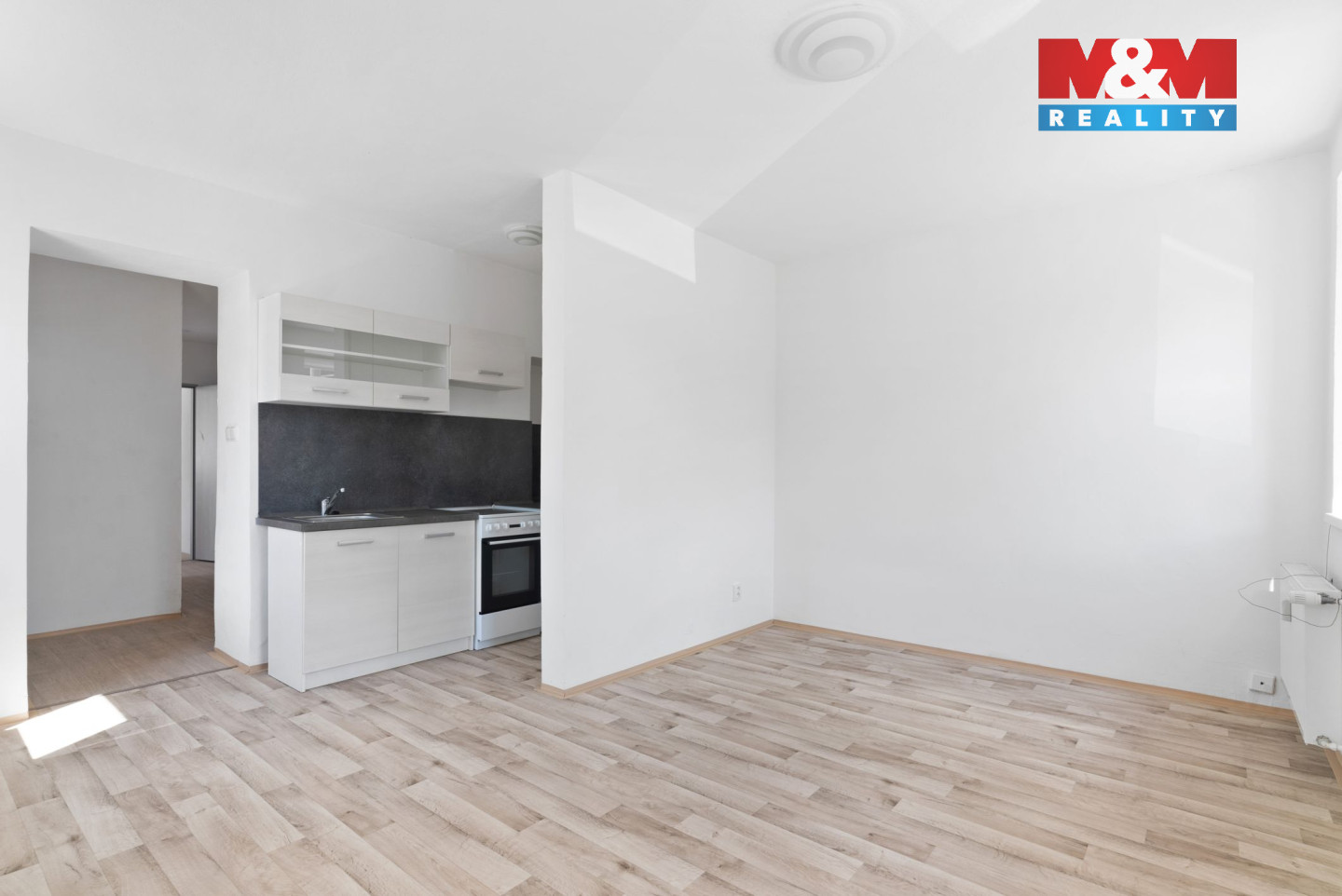 Kuchyň s obývacím pokojem 2.jpg