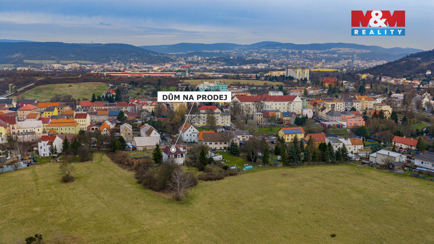 Pohled na dům a okolí