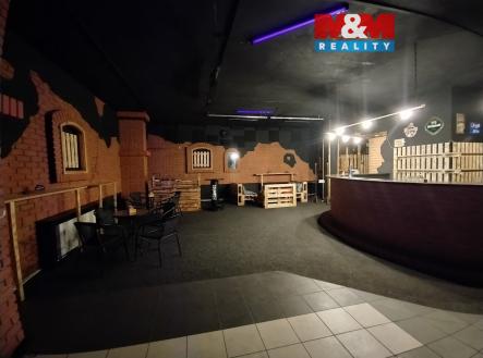 Pronájem obchodní prostor, 582 m²