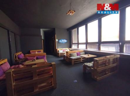 Pronájem obchodní prostor, 582 m²