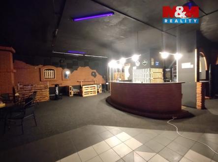 Pronájem obchodní prostor, 582 m²