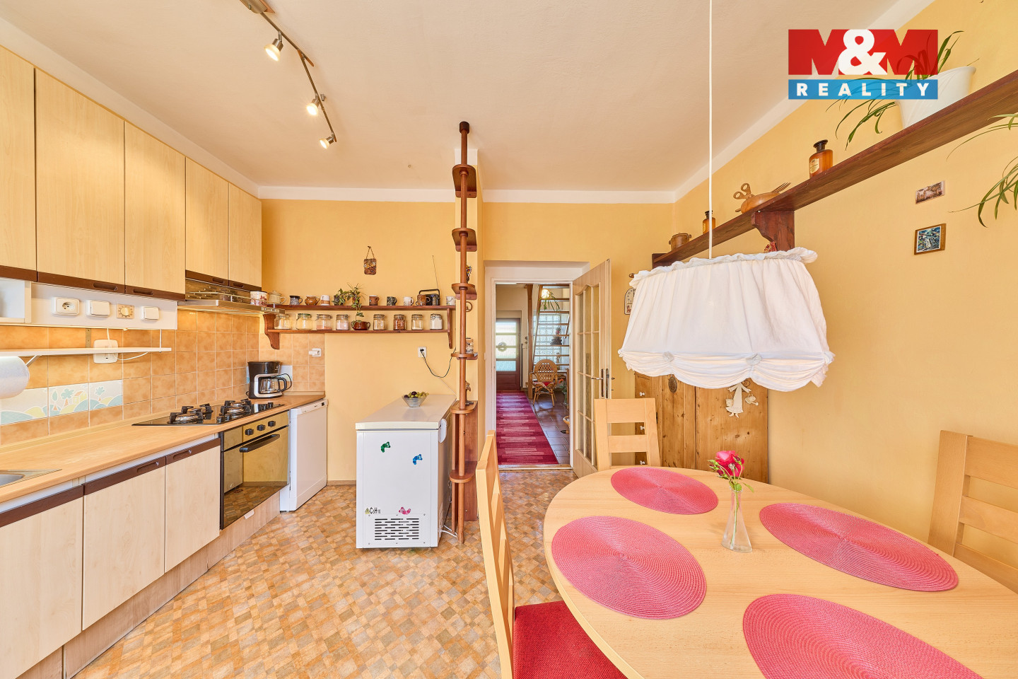 přízemí obyt kuchyň