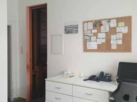 Pronájem obchodní prostor, 270 m²