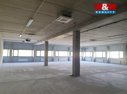 Pronájem kanceláře, 365 m²