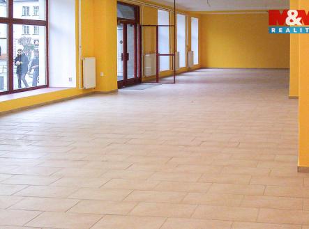 Pronájem obchodní prostor, 335 m²