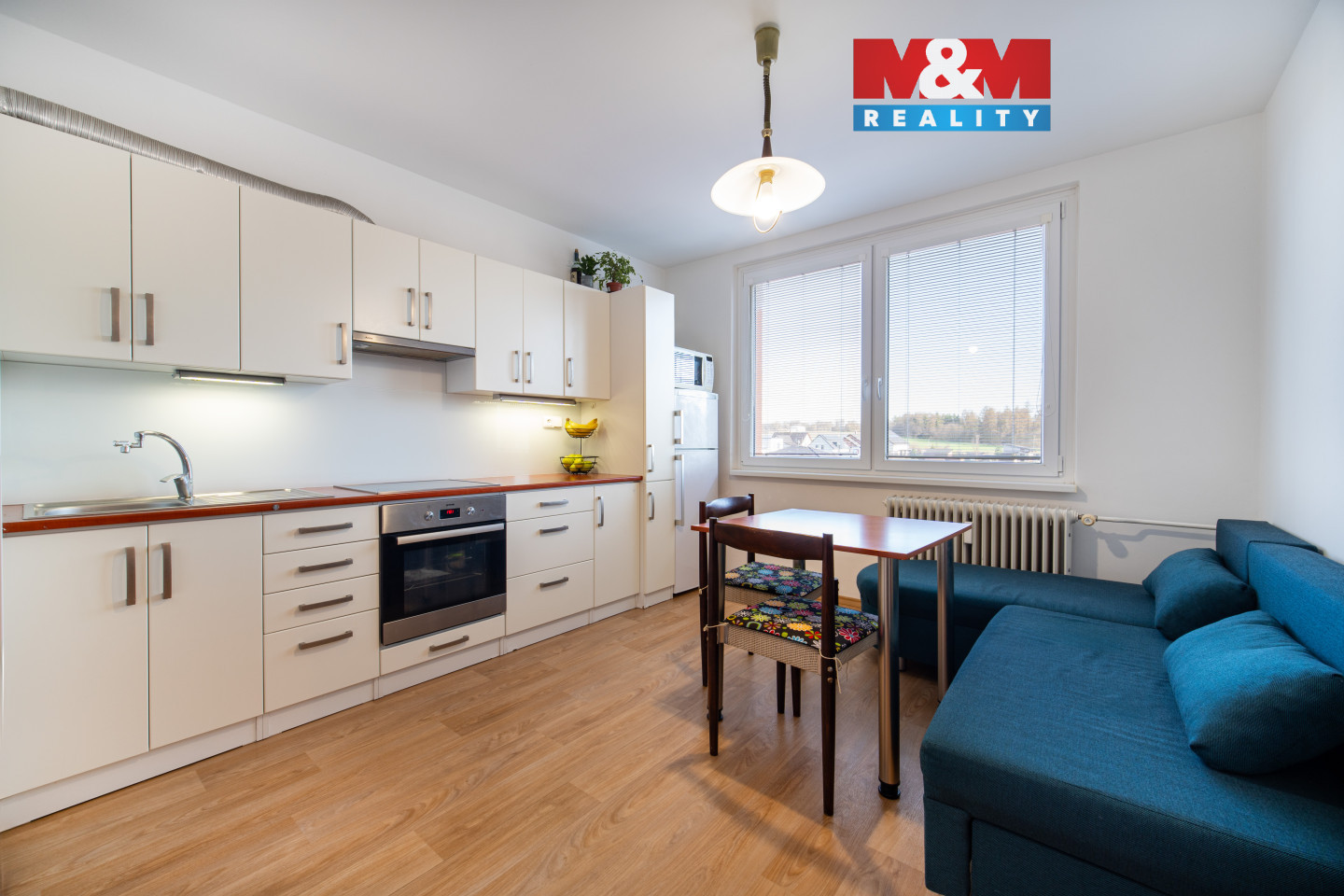 Obývací pokoj s kuchyní.jpg